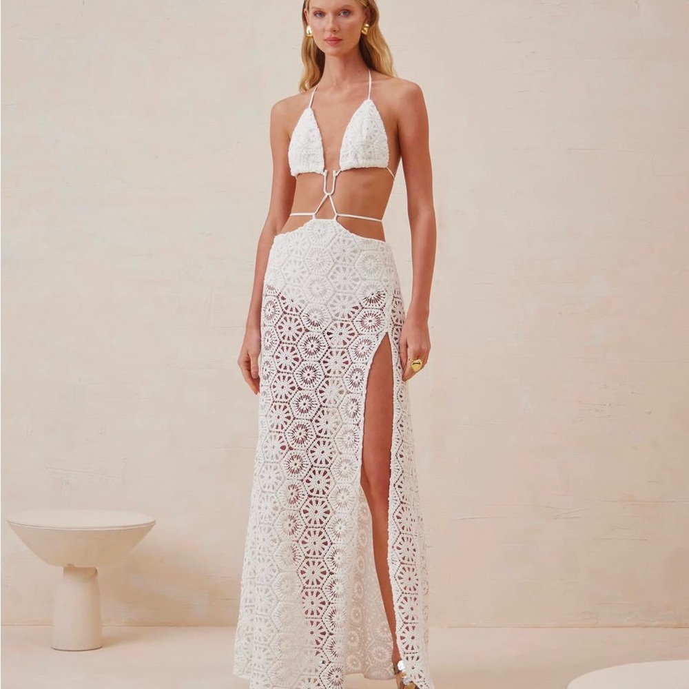 Elegant White Crochet Maxi Dress
Worn only onde last new year eve